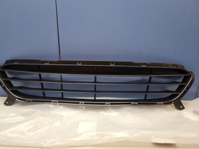 Решётка в бампер центральная для Hyundai Solaris 2010-2017