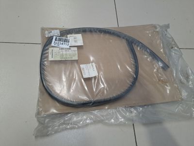 Уплотнитель капота для Skoda Octavia A7 2013-2020