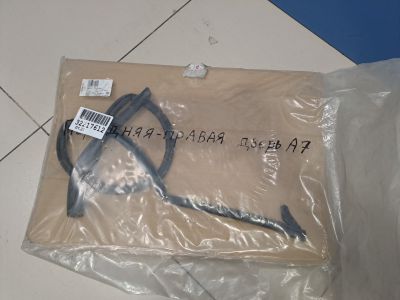 Уплотнитель двери передней правой для Skoda Octavia A7 2013-2020