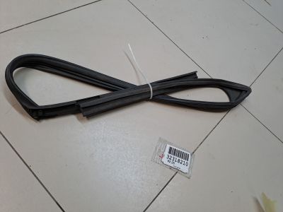 Уплотнитель стекла двери задний правый для Mazda 3 BL 2009-2013