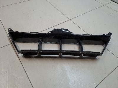 Решётка в бампер центральная для BMW 7 G70 2022-