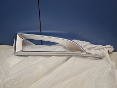 Накладка центральной решетки переднего бампера левая для Evolute I-Joy 2022-