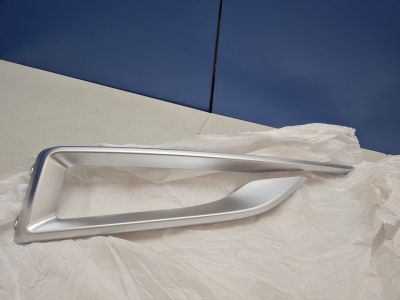 Накладка центральной решетки переднего бампера правая для Evolute I-Joy 2022-