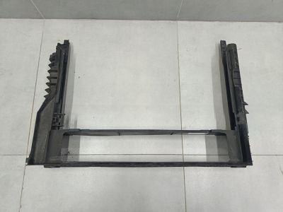 Кронштейн радиатора правый для BMW 5 E60 2002-2010