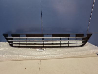 Решётка в бампер центральная для Volkswagen Touareg 2010-2018