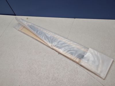 Наклейка передней правой двери вертикальная для Toyota Camry V70 2017-