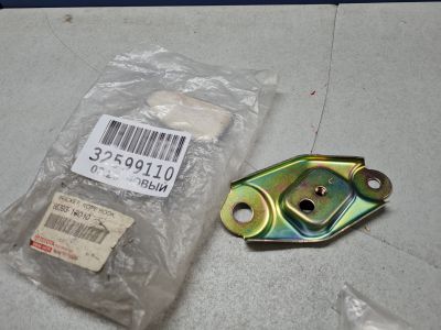 Кронштейн задней панели правый для Toyota Corolla E12 2001-2007