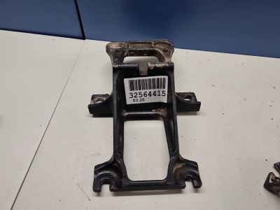 Кронштейн подножки передней левой для Land Rover Range Rover 2012-