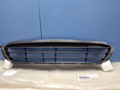 Решётка в бампер центральная для Hyundai Solaris 2010-2017