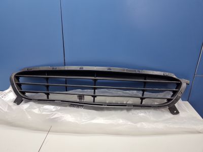 Решётка в бампер центральная для Hyundai Solaris 2010-2017