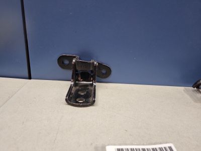 Петля двери