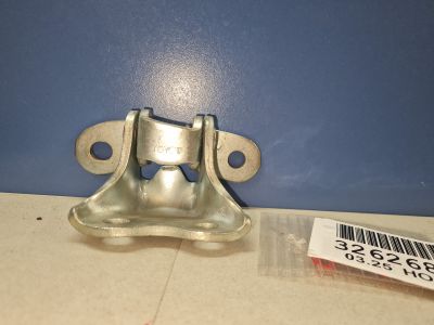 Петля двери