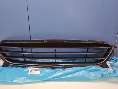 Решётка в бампер центральная для Hyundai Solaris 2010-2017