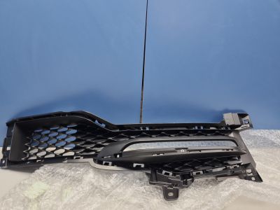 Решетка противотуманной фары правой для Mazda CX-4 2016-