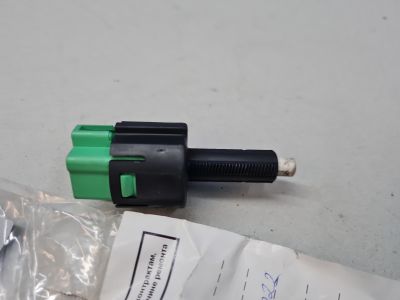 Датчик включения стоп-сигнала для Mitsubishi Outlander CW XL 2006-2012