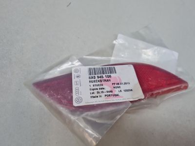 Отражатель в бампер задний правый для Audi A1 8X 2010-2018