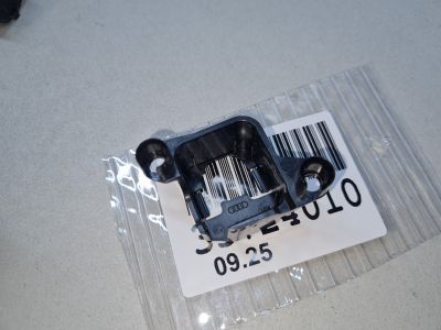 Кронштейн камеры кругового обзора для Audi Q5 8R 2008-2017