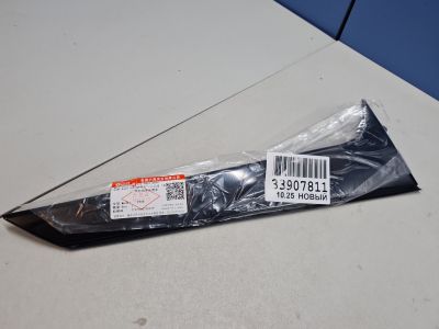 Накладка двери багажника правая для Evolute I-Pro 2022-