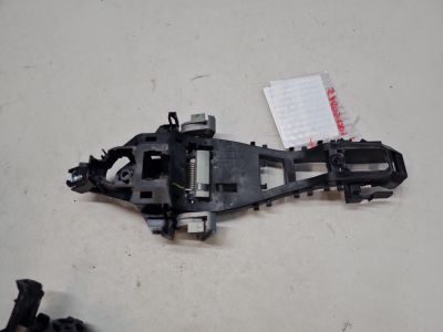 Кронштейн ручки двери левый для Land Rover Discovery 2017-