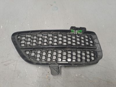 Решетка в передний бампер правая для Volkswagen Touareg 2002-2010