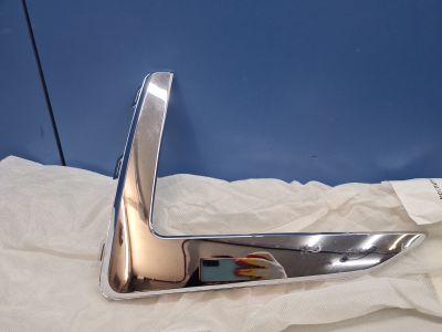 Молдинг переднего бампера правый для Moskvich 3 2022-