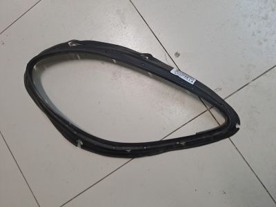 Уплотнитель правой фары для Porsche Macan 2013-