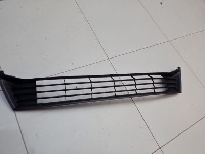 Решётка в бампер центральная для Toyota Corolla E18 2013-