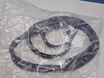 Уплотнитель лобового стекла для Mazda CX-4 2016-