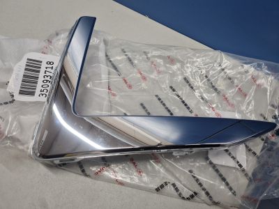 Молдинг переднего бампера правый для Moskvich 3 2022-