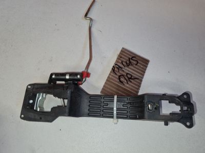 Кронштейн ручки двери передней правой для Toyota Prius W30 2009-2015