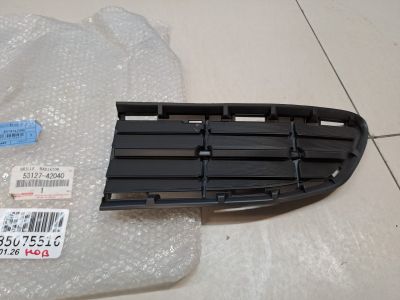 Решётка в бампер правая для Toyota RAV 4 2013-2019