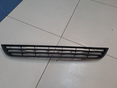 Решётка в бампер центральная для Ford Fiesta Mk6 2008-2019