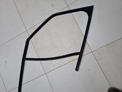 Уплотнитель стекла передней левой двери для Land Rover Range Rover 2012-