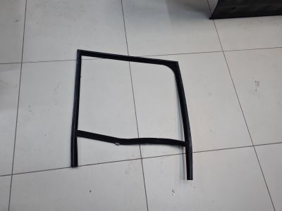 Уплотнитель стекла двери задний правый для Land Rover Range Rover 2012-