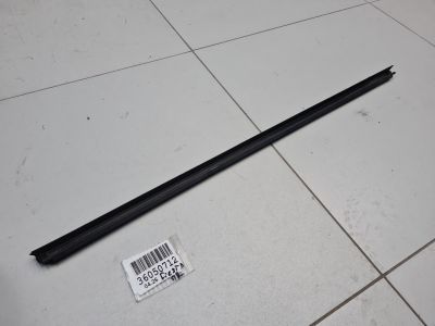 Накладка стекла передней правой двери для Ford Fiesta Mk6 2008-2019