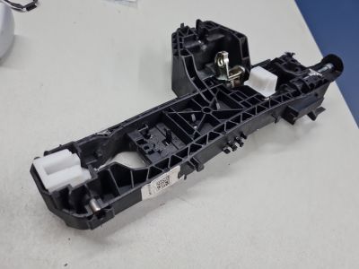 Кронштейн ручки двери левый для Mercedes GLA-klasse X156 2013-2020