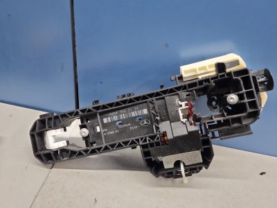 Кронштейн ручки двери левый для Mercedes E-klasse W212 2009-2016