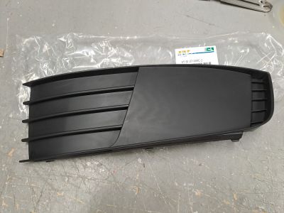 Решётка в бампер левая для Skoda Octavia A7 2013-2020