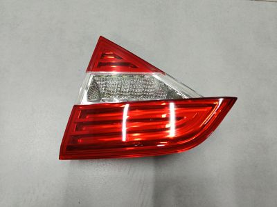 Фонарь в крышку правый для Skoda Superb 3T 2008-2015