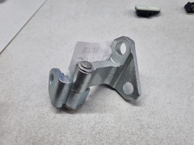 Петля двери передней левой нижняя для Lexus GS S190 2005-2011