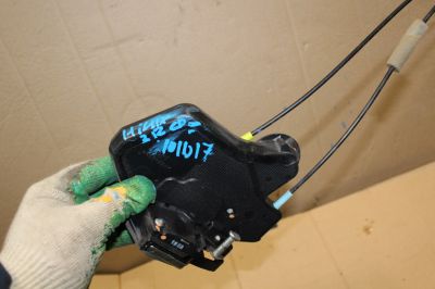 Замок двери задней правой для Toyota Hilux 2005-2015