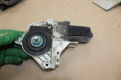 Моторчик стеклоподъёмника передний правый для Audi A5 S5 8T Coupe Sportback 2008-2016