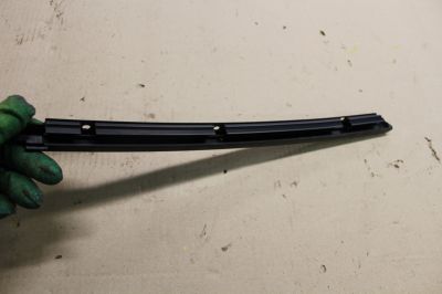 Направляющая стекла задней правой двери для BMW 7 E65 E66 2001-2008