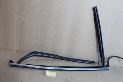 Уплотнитель стекла двери задний левый для Audi Q7 4M 2015-