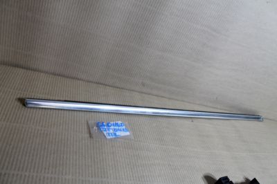 Молдинг стекла передней правой двери для Volvo S60 2010-2018