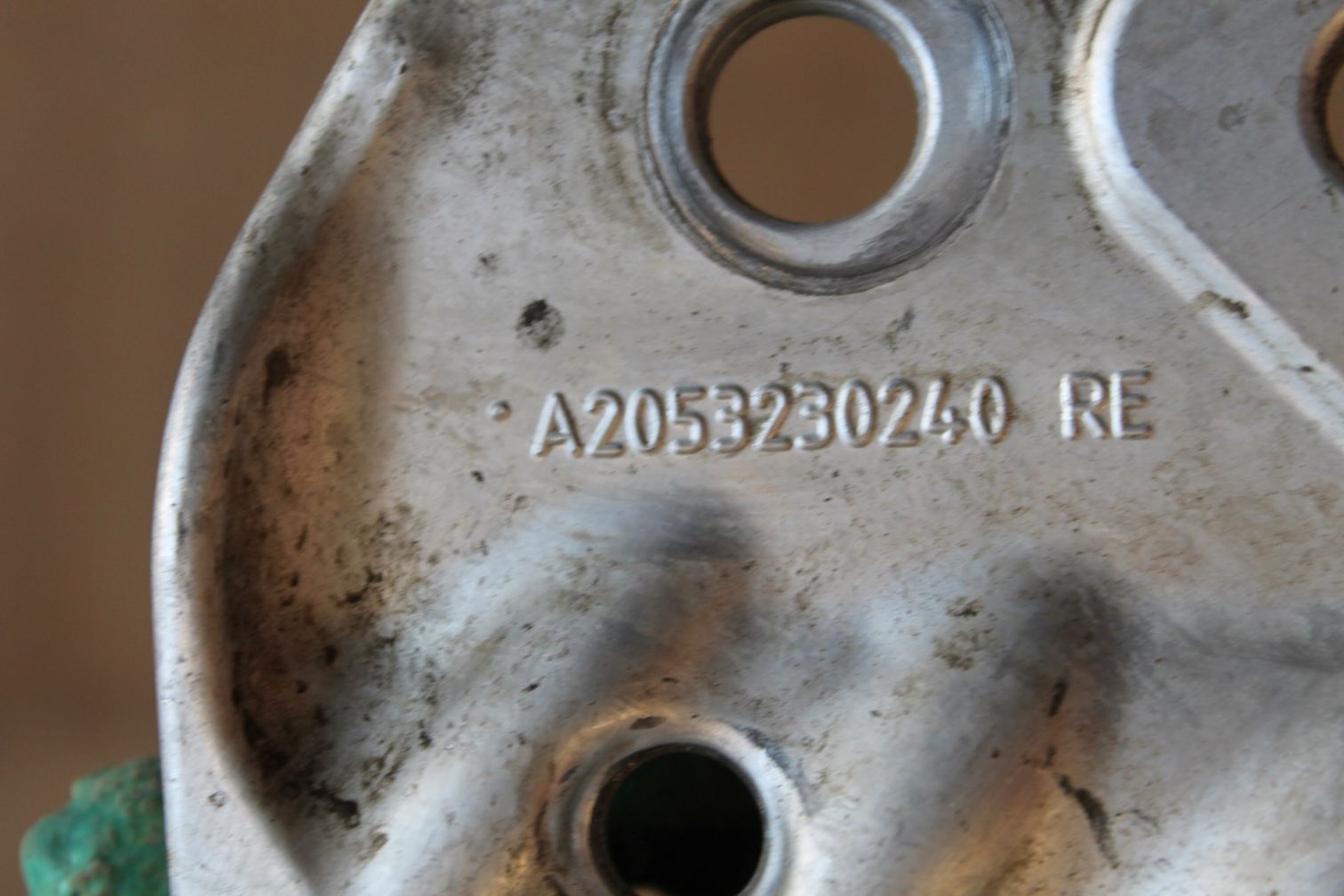 Кронштейн крепления подрамника к раме камаз. Кронштейн форд фокус 3. Пружина крепления подрамника камаз. Кронштейн подрамника shaanxi. Кронштейн подрамника е65.