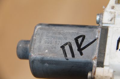 Моторчик стеклоподъёмника передний правый для BMW 1 E81 E87 2004-2014