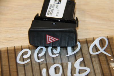 Выключатель аварийного сигнала для KIA Ceed 2012-2018