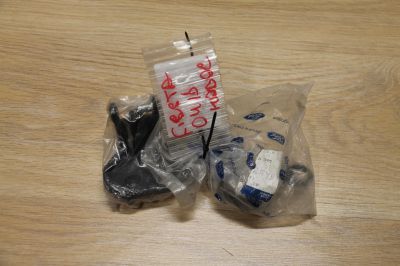 Петля двери задней левой верхняя для Ford Fiesta Mk5 2001-2008