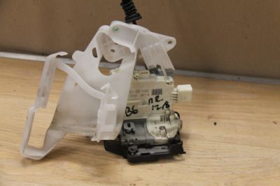 Замок двери передней правой для Volkswagen Passat B6 2005-2010